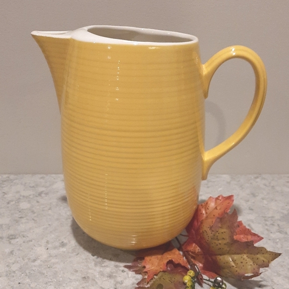 Vintage Yellow Ceramic Ribbed Beverage Pitcher with Ice Lip ~ 8" Tall